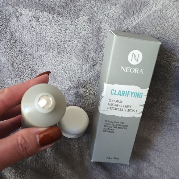 Neora Clarifying Clay Mask - Picture 3 of 3